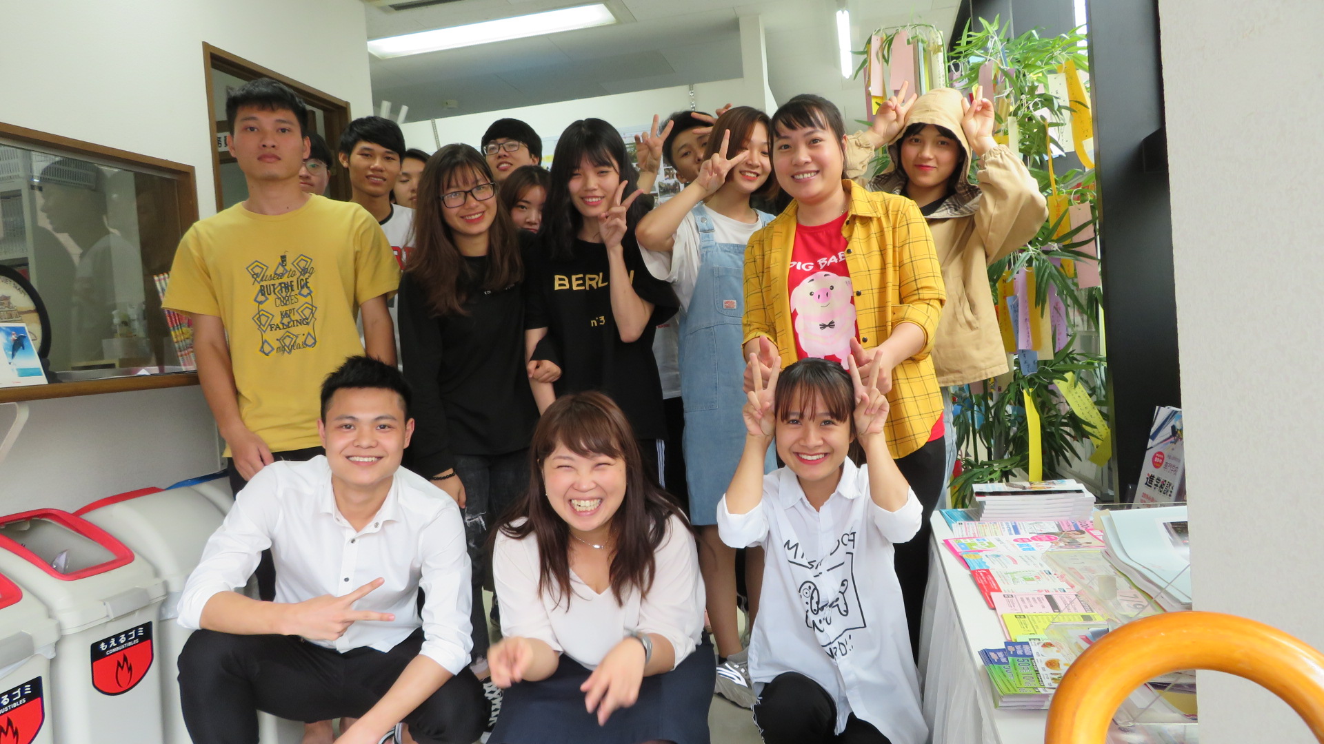 2019/7  七夕(短冊を作って笹に飾りました）Tanabata (Star festival): Our students decorated bamboo grass with card which they wrote thier dreams)